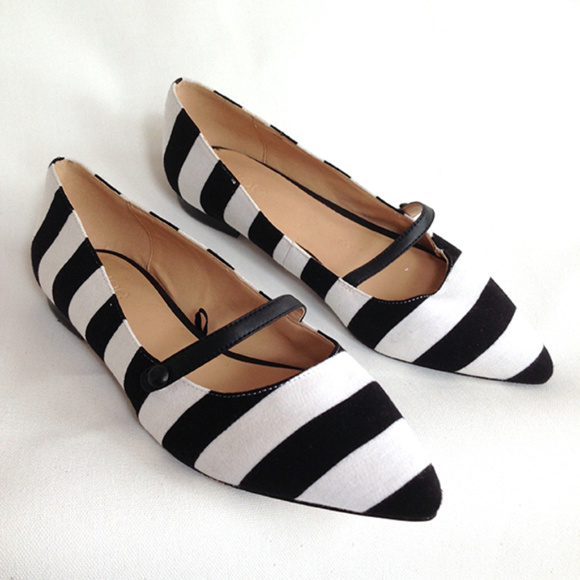 Joe Fresh flats Black & White stripe - Picture 1 of 4